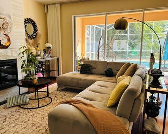 Disney/Universal/Seaworld House With Free Wifi, Private Pool, Gated Community - Ocoee - Living room