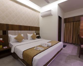 Hotel Alka Inn - Ahmedabad - Bedroom