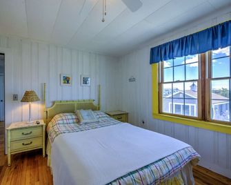 Oceanfront Escape-Decks, Views Family Space - East Sandwich