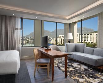 Protea Hotel by Marriott Cape Town Waterfront Breakwater Lodge - เคปทาวน์ - ห้องนั่งเล่น