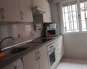 Spacious 4-Bedroom Home - Perfect for 8 Guests - Algete - Cocina