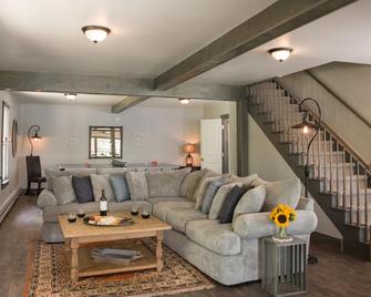 Lake Bomoseen Lodge - Bomoseen - Sala de estar