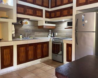 Casa Contenta - Zihuatanejo - Kitchen