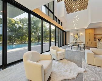 Wander Hunt River - Ingram - Living room
