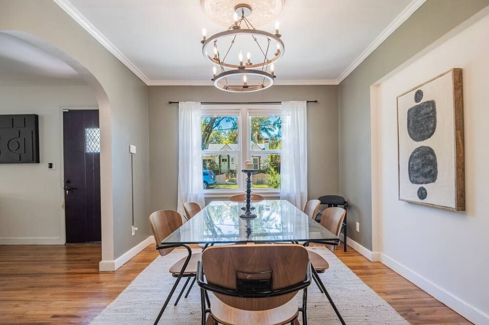 Lux Oasis: Heated Pool, Spa/Hot Tub, and Grill Retreat - ג'קסונוויל - חדר אוכל