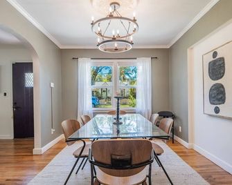 Lux Oasis: Heated Pool, Spa/Hot Tub, and Grill Retreat - Jacksonville - Comedor