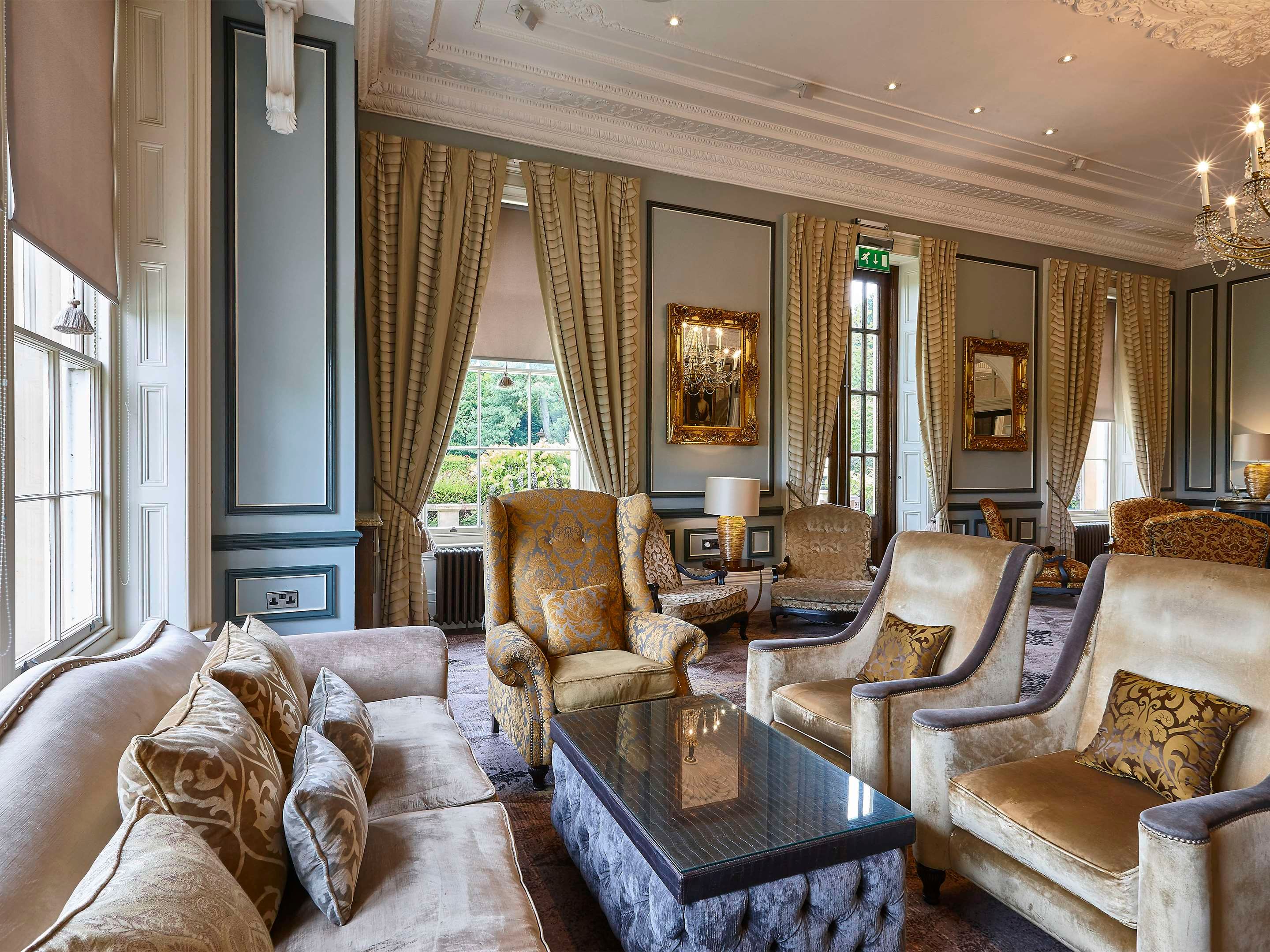 أولتون هول هوتل، سبا آند جولف ريزورت - ليدز - ردهة