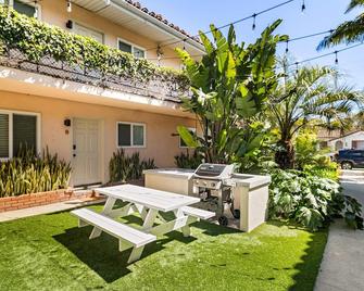 Downtown apt recently remodeled! - Santa Barbara - Patio