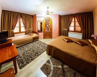 Family Hotel Ogi - Asenovgrad - Slaapkamer