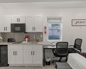 New Season Royals, Airport West - Chester - Kitchen