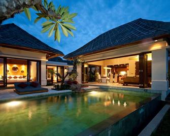 The Griya Villas And Spa - Abang - Piscina