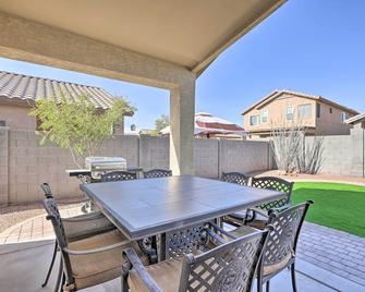 Sunlit Peoria Vacation Rental with Private Yard - Peoria - Patio