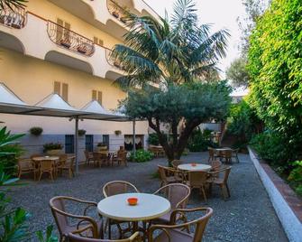 Hotel Gli Ulivi - Soverato - Patio