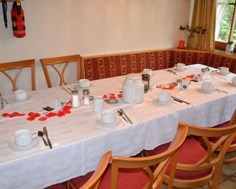 Gaestehaus Tagescafe Eckenfels - Ohlsbach - Ресторан