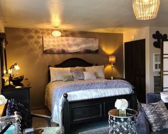 Dunehaven Studio Dune Access Lake Front Retreat - North Bend - Chambre