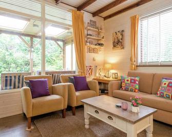 Holiday Home By The Forest In Ommen With Pool - Stegeren - Sala de estar