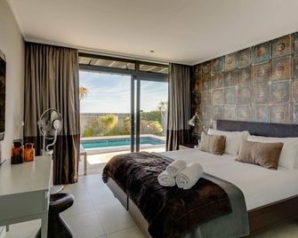 Villa Hutchinson - Camps Bay - Bedroom