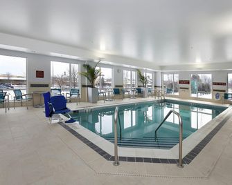 TownePlace Suites by Marriott Grove City Mercer/Outlets - Mercer - Zwembad