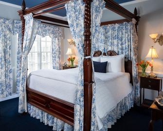 A Williamsburg White House Inn - Williamsburg