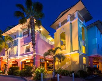 Lighthouse Resort: Inn & Suites - Fort Myers Beach - Building