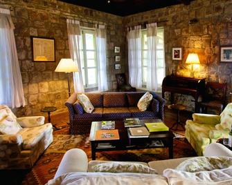 Stunning Sea View Plantation Retreat With House & Cottage - Gingerland - Living room