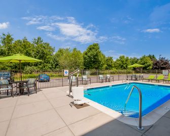 Sleep Inn & Suites Dover University Area - Dover - Bazén