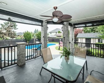 Main Unit Luxury South Windsor Oasis - Windsor - Balcony