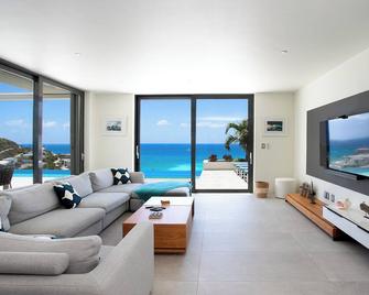 Infinite Blue Villa, Beachfront Elegance with Infinity Pool | Infinite Blue Villa - Simpson Bay - Living room