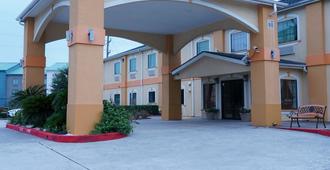 Americas Best Value Inn & Suites Bush Intl Airport - Humble - Bangunan