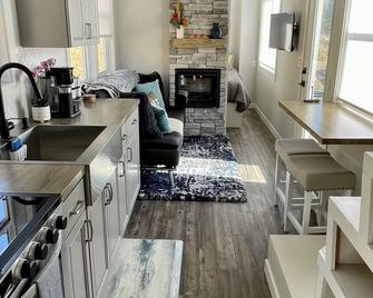 Casavagos Tiny House - McKinleyville - Kitchen