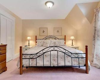 Greenwood Manor Inn - Harrison - Bedroom