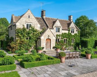 Grindstone Mill - sleeps 12 guests in 6 bedrooms - Wotton-under-Edge - Building