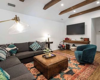 Updated Downtown home next to NAU - Flagstaff - Sala de estar