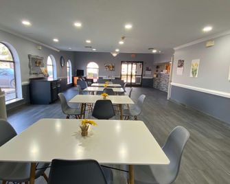 Days Inn & Suites by Wyndham Winnie - Winnie - Restaurant