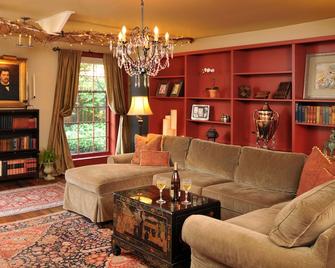 1795 Acorn Inn Bed and Breakfast - Canandaigua - Living room