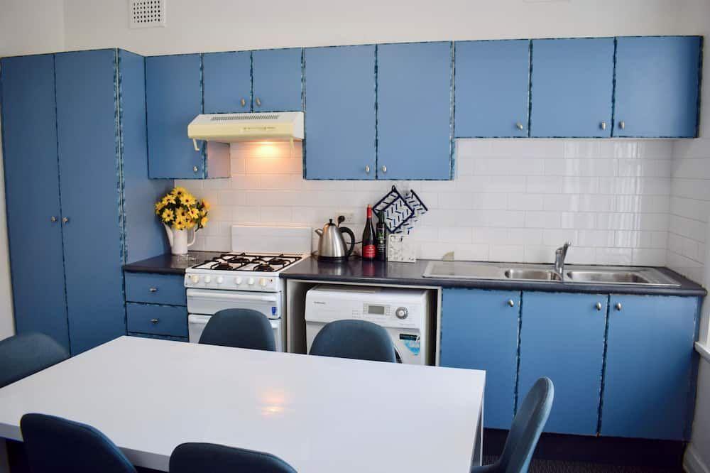 Cosy 3 Bedroom Apartment In Trendy Haberfield - הברפילד - מטבח