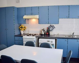 Cosy 3 Bedroom Apartment In Trendy Haberfield - Haberfield - Cocina