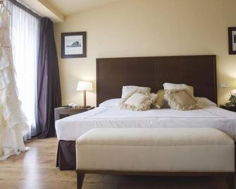 Gran Hotel Ciudad de Barbastro - Barbastro - Camera da letto