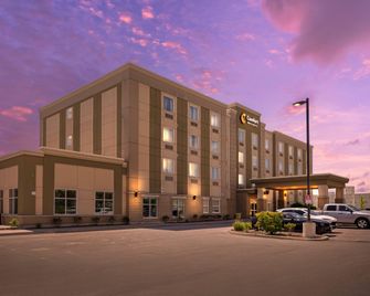 Comfort Inn & Suites - Clarington - Edificio