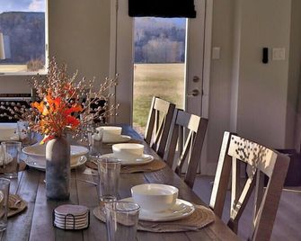 57-Acre Farm Retreat with 21-acre Private Peaceful Lake - Fort Valley - Dining room