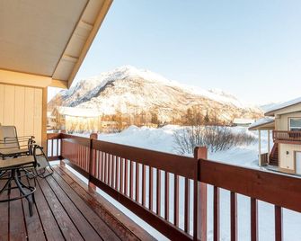 Sauna - Heated Garage - Great Location - Mountain Views - Quiet Neighborhood - Valdez - Balcony