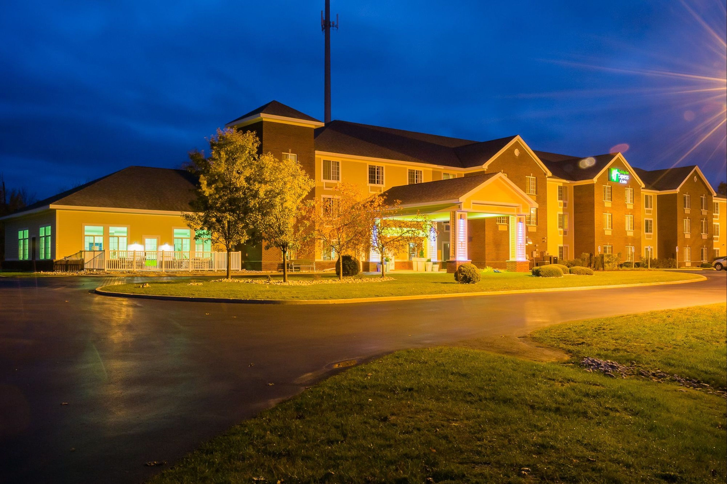 Holiday Inn Express & Suites Acme-Traverse City By IHG