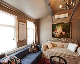 Faik Pasha Hotels Special Category Beyoglu Istanbul - Istanbul - Living room