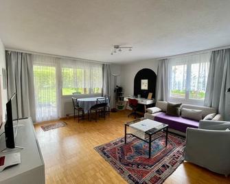 Helle Gartenwohnung mit Sitzplatz - Bad Zurzach - Obývací pokoj