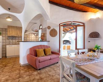 Sardinia Re - Villino Livingstone - Isola Rossa - Eetruimte