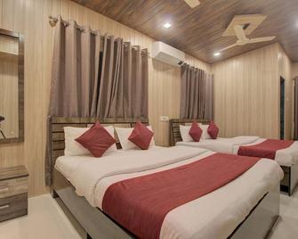 Hotel Snehaprabha - Near to Nagaon Beach Alibaug - Alibag - Bedroom