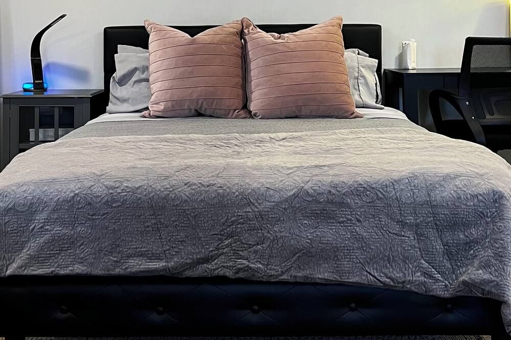 STUDIO apt. nightly or monthly stays with washer, dryer, work space and WiFi - فيلادلفيا - غرفة نوم