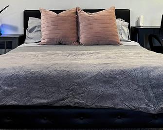 STUDIO apt. nightly or monthly stays with washer, dryer, work space and WiFi - Philadelphia - Soveværelse