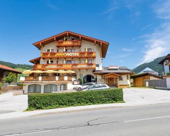 Hotel Schneeberger - Niederau - Gebäude