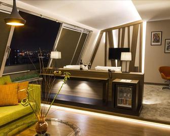 مودرنيتي هوتل - اشكيسهير